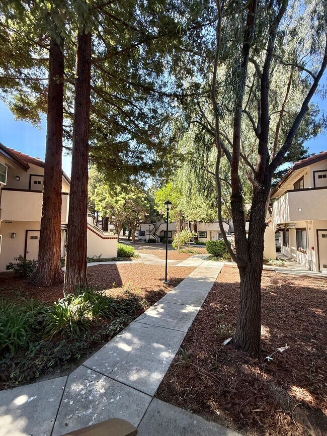 Building Photo - 2BD/2BA Condo in Gated Community | Private Balcony | Updated Interior - Santa Clara