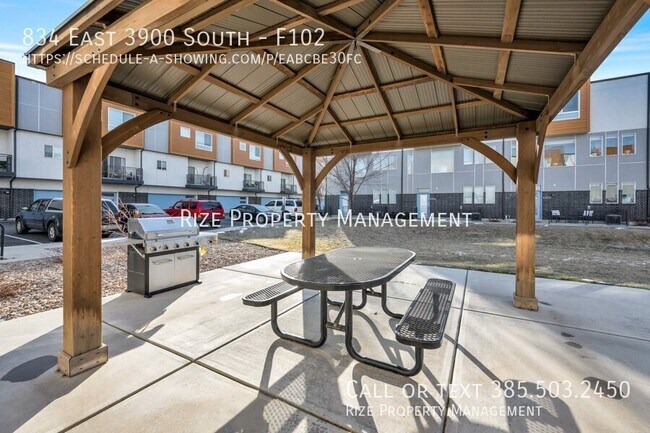 Building Photo - 834 E 3900 S