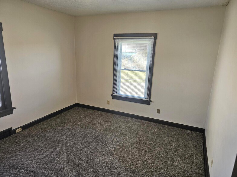 Building Photo - 911 Camden Ave SW