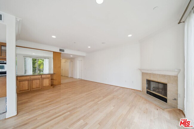 Building Photo - 1450 S Beverly Dr