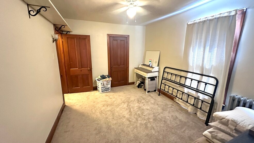 Building Photo - 204 W Carpenter Ave