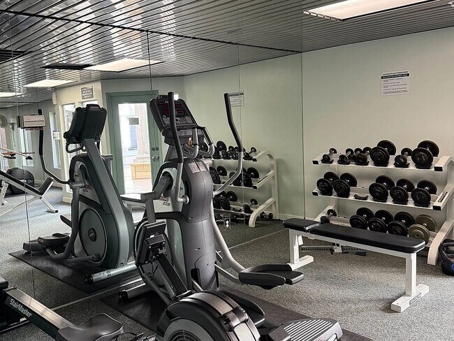 Building Photo - 620 State St