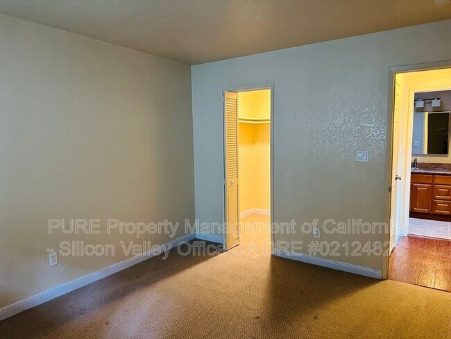 Building Photo - 4658 W Campbell Ave