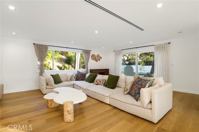 Building Photo - 9742 Farralone Ave