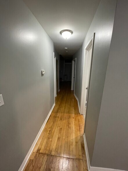 Building Photo - 1543 N Lorel Ave