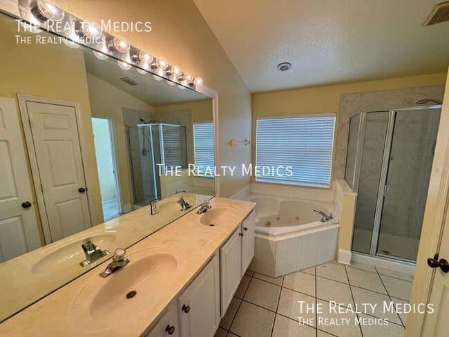 Building Photo - 2719 Crane's Cove Dr