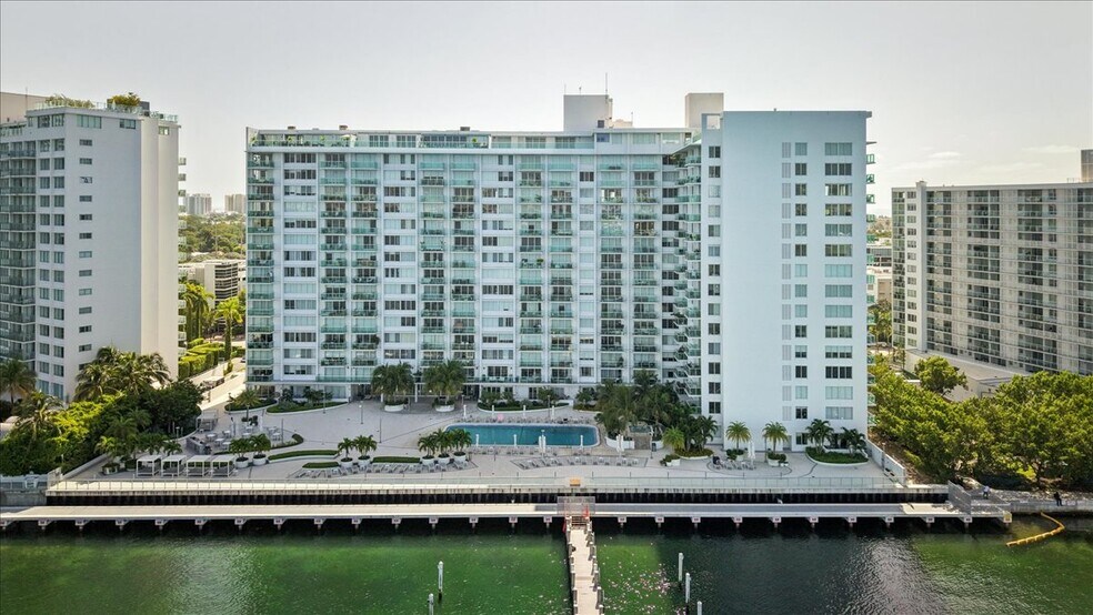Building Photo - 1000 West Ave