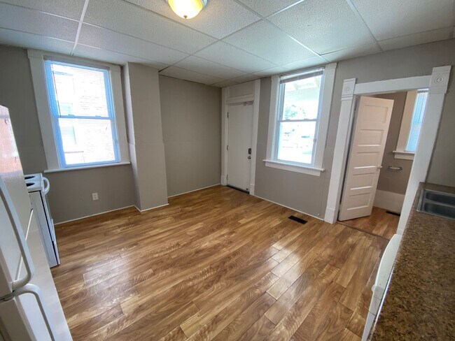 Building Photo - Hunter Ave 1438-1440 MLR (LH2)