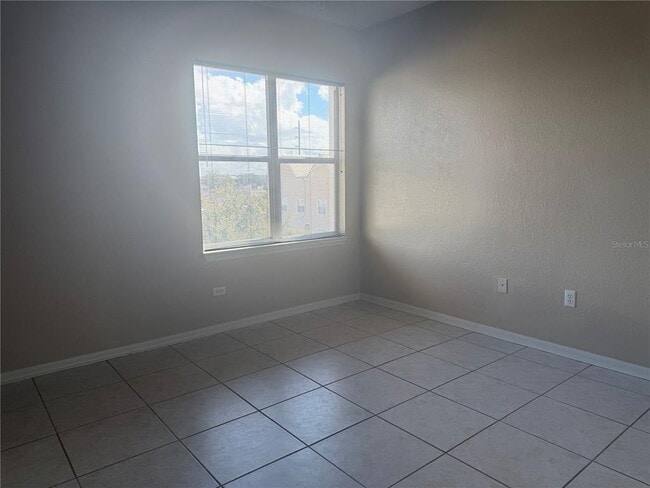 Building Photo - 2002 E 5th Ave