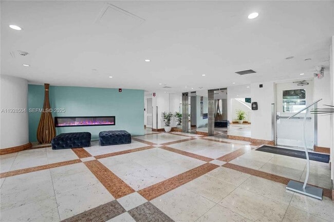 Building Photo - 10350 W Bay Harbor Dr