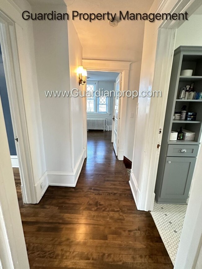 Building Photo - East Harriet Single Family Home, 2 Car Gar...