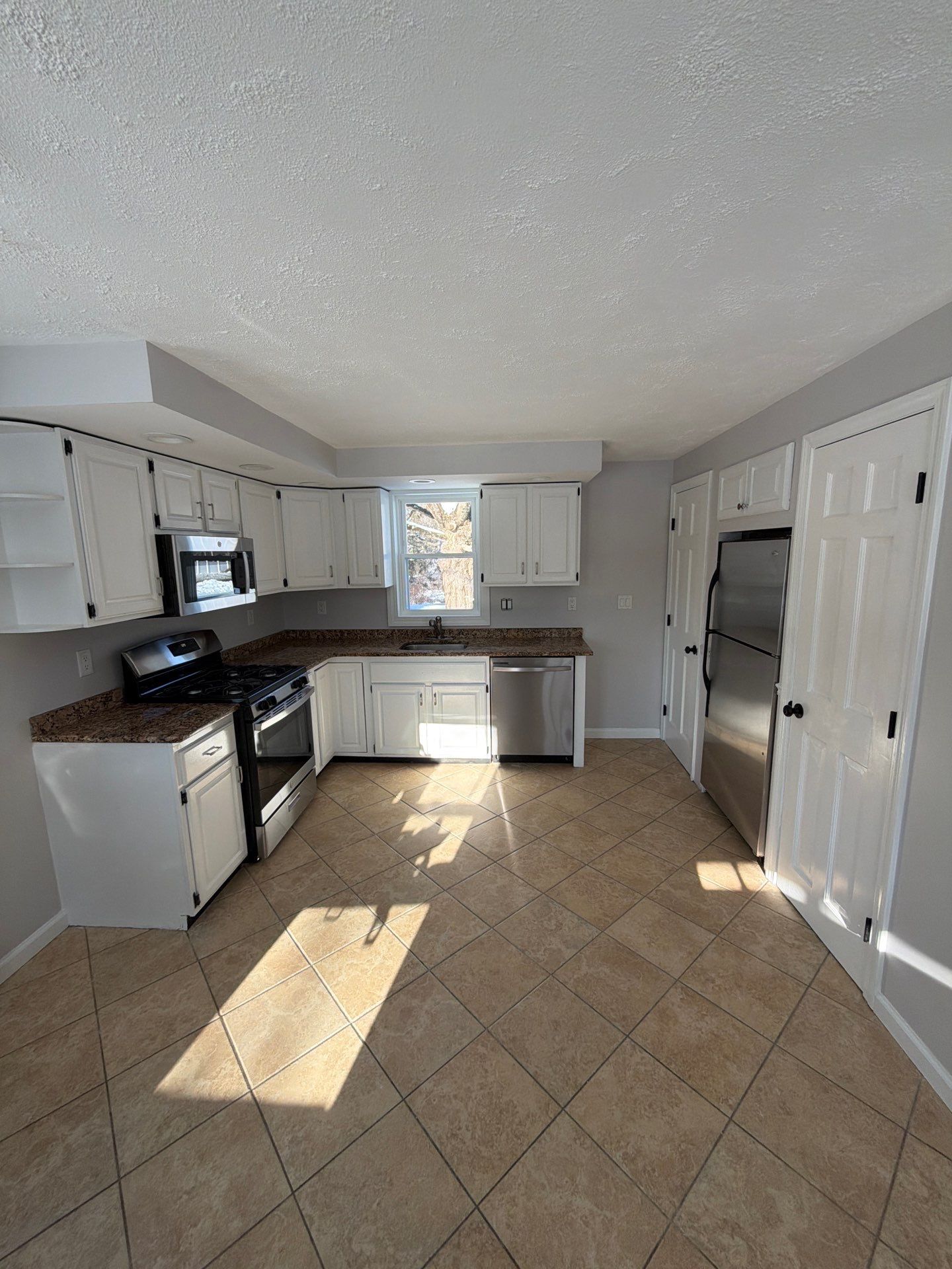 Building Photo - 610 Ives Row