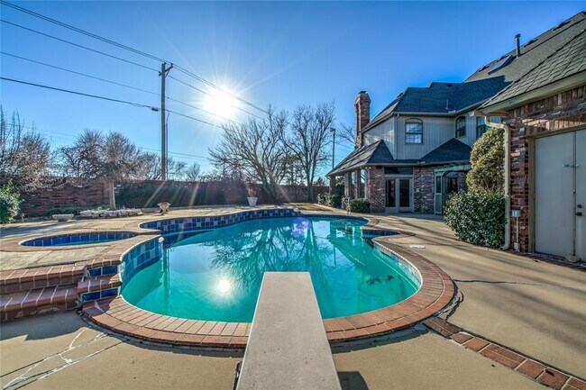 Building Photo - 1300 Irvine Dr