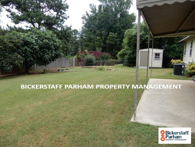 Building Photo - 4 Bedroom 2 Bath Located Off Of Double Chu...