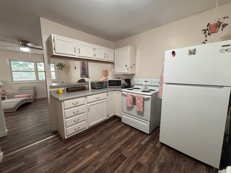 Building Photo - 2505 Moundview Dr