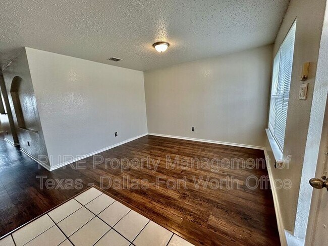 Building Photo - 2303 Bantry Ln