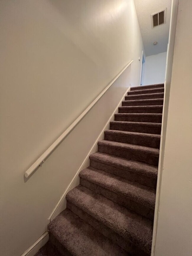 Building Photo - Newly updated 4 Bedroom/4 Bathroom House!