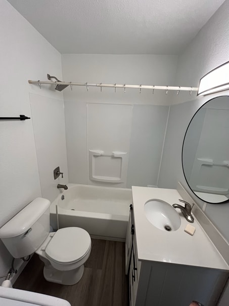 Building Photo - 447 W 2nd St