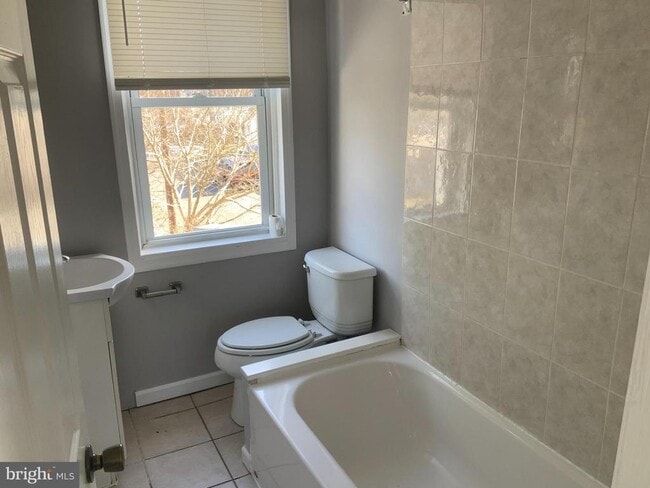 Building Photo - 254 Cedar Ave