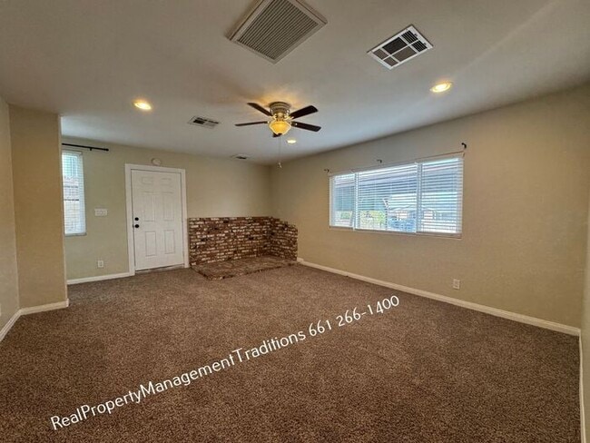 Building Photo - Great 3 + 2 Located in Quartz Hill