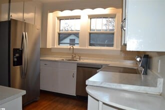 Building Photo - 40 Lanneau Dr