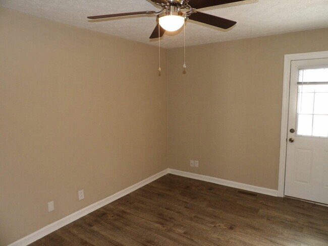 Building Photo - 176 Landings Dr