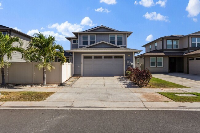 Building Photo - Bright 4-Bedroom Pet-Friendly Golf-Course ...