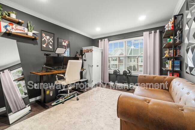 Building Photo - 221 Lookout Pl