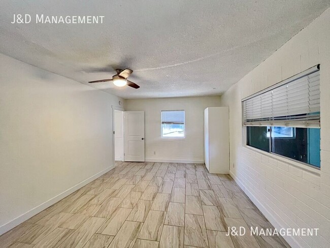 Building Photo - MARCH MOVE_IN Special!!Cozy Apartment in A...