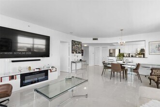 Building Photo - 1625 Kennedy Cswy