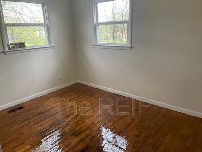 Building Photo - 1080 E Cornell Ave