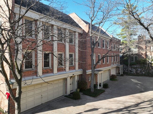 Building Photo - 19 Landmark St