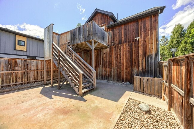 Building Photo - Peaceful 2-bedroom 1-bath Cottage with Deck, Privacy, and Scenic Views! $200 Utility fee pays for...