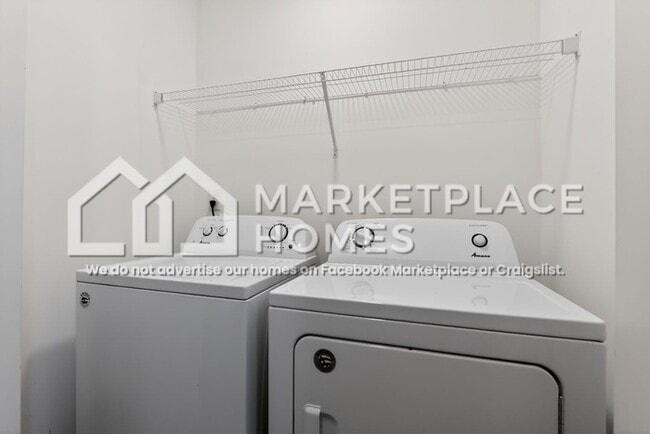 Building Photo - 112 Downsbury Rd