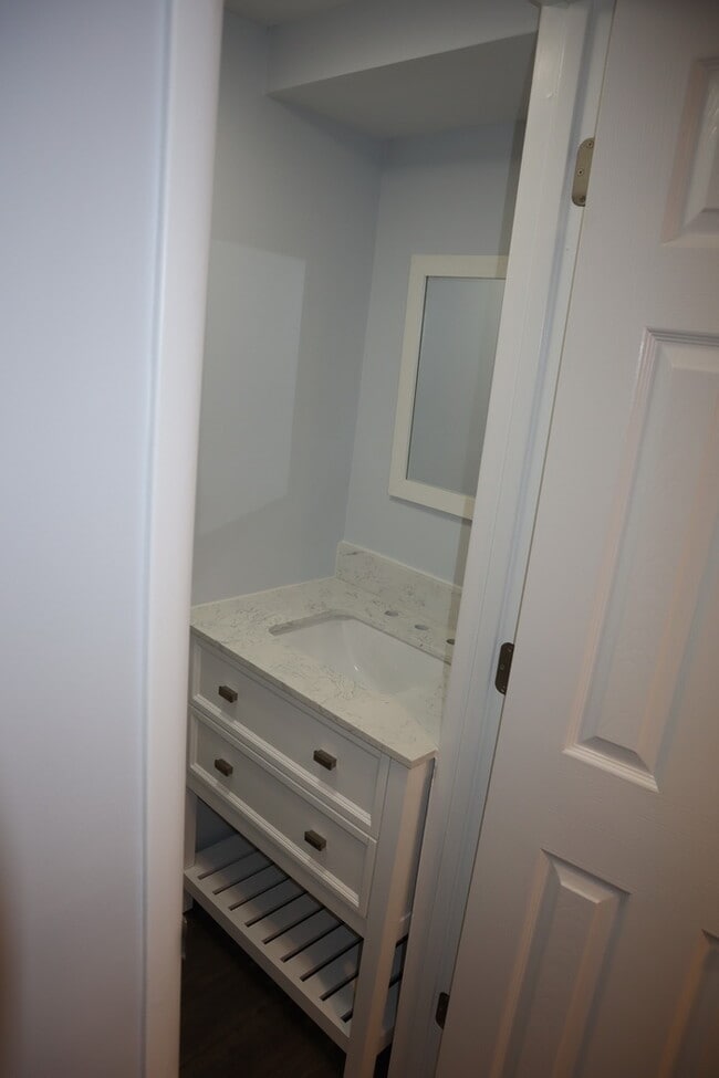 Building Photo - 4963 Singleton Dr