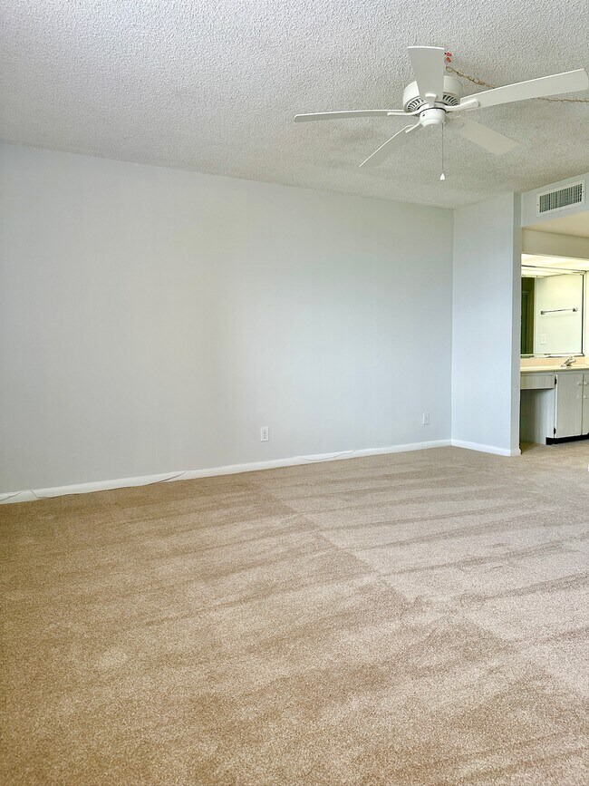 Building Photo - 2617 Cove Cay Dr