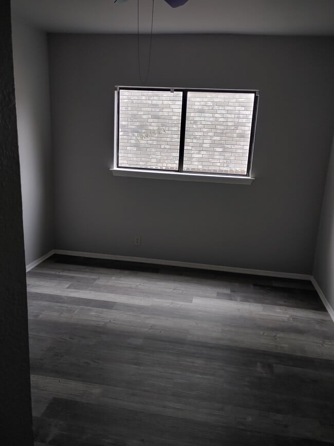 Building Photo - 9226 Chinon