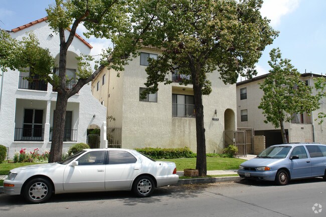 Building Photo - 828 S Maryland Ave