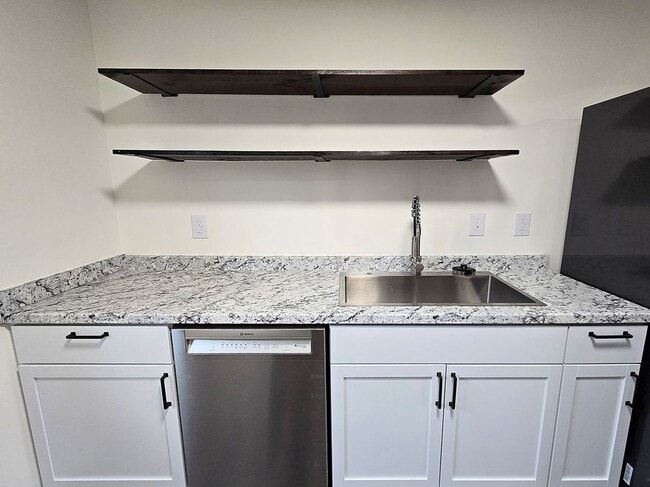 Building Photo - 420 W Huntington Ave