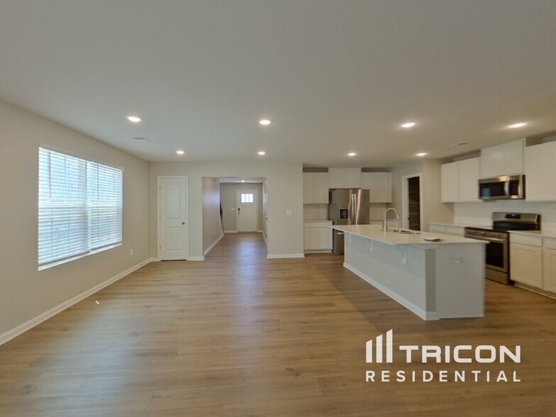 Building Photo - 575 Wooden Duck St