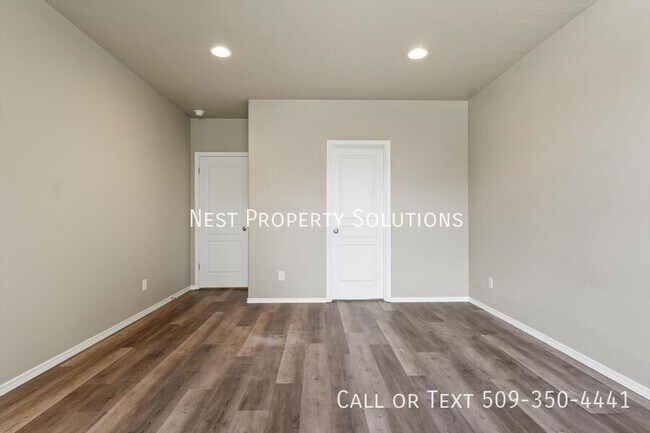 Building Photo - 558 S Lakeland Dr