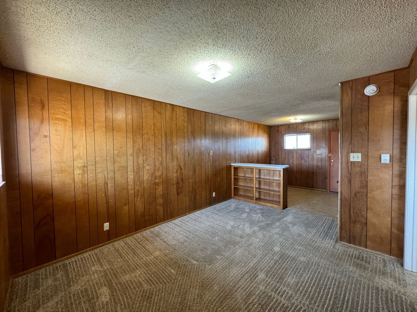 Building Photo - 805 W Hallmark Ave