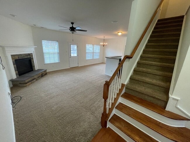 Building Photo - Large 3 BR Townhome in Park South Station ...