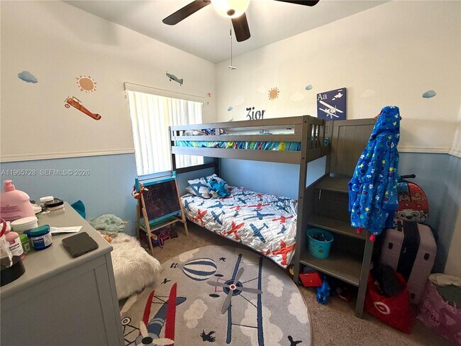 Building Photo - 5420 SW 13th Ct