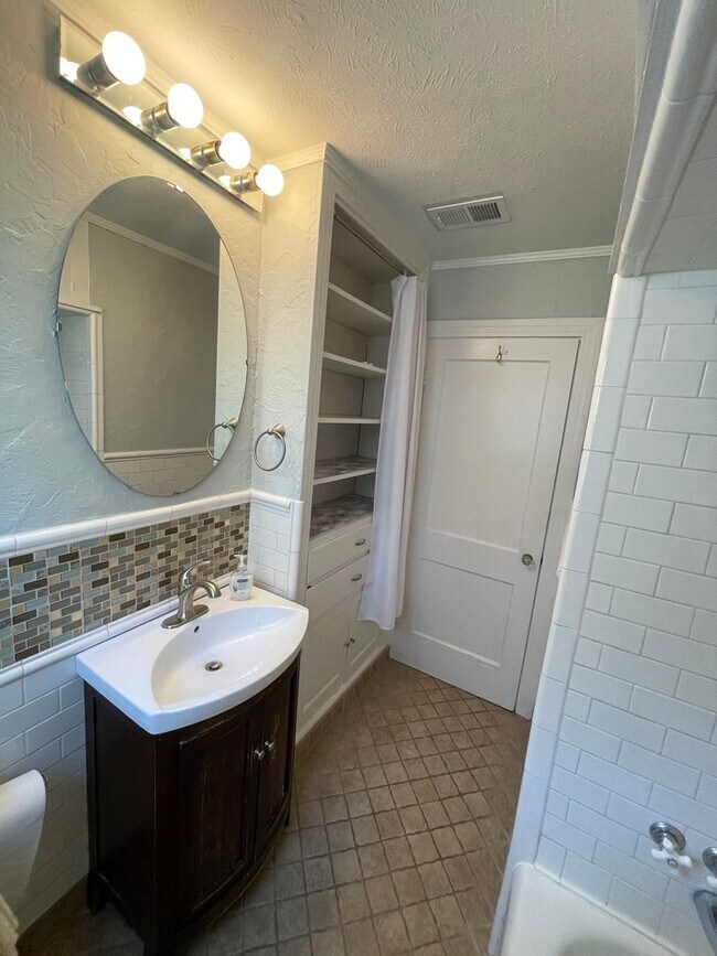 Building Photo - Beautifully updated 1948 Cottage with easy...