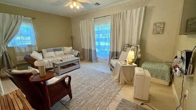 Building Photo - 5840 Tanglewood Dr NE