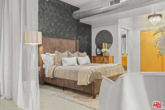 Building Photo - 1111 S Grand Ave