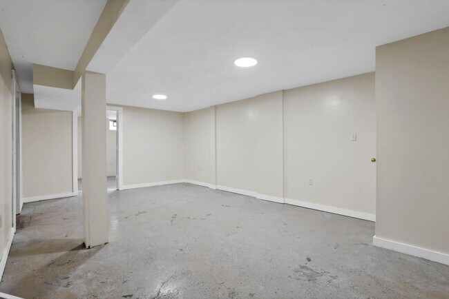 Building Photo - 5541 Mid Day Dr