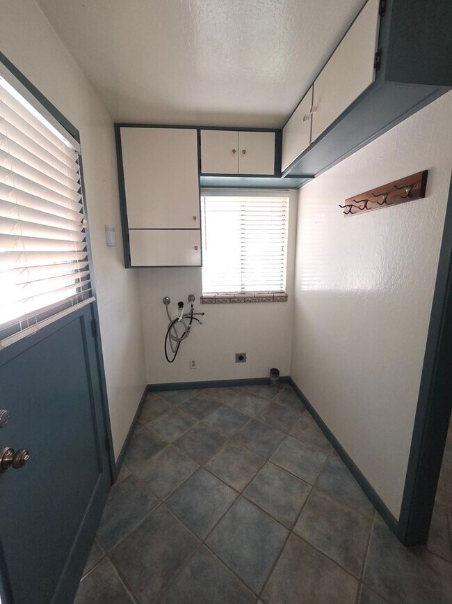 Building Photo - REDUCED!!!