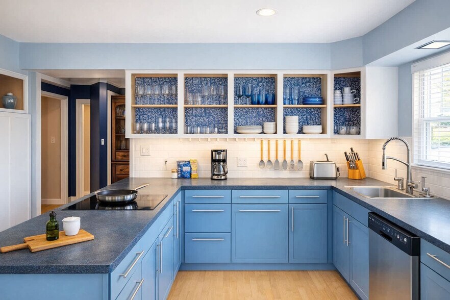 Building Photo - 111 River Dr